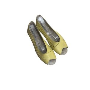 Lifestyle By Cushion Walk Peep Toe  Casual Leather Shoes chartreuse size  8E